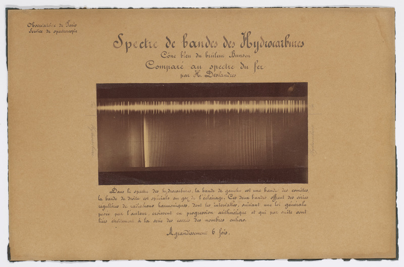 Spectre de bandes des hydrocarbures. Cône bleu du brûleur Bunsen par H.Deslandres […] Observatoire de Paris, service de spectroscopie (titre original)