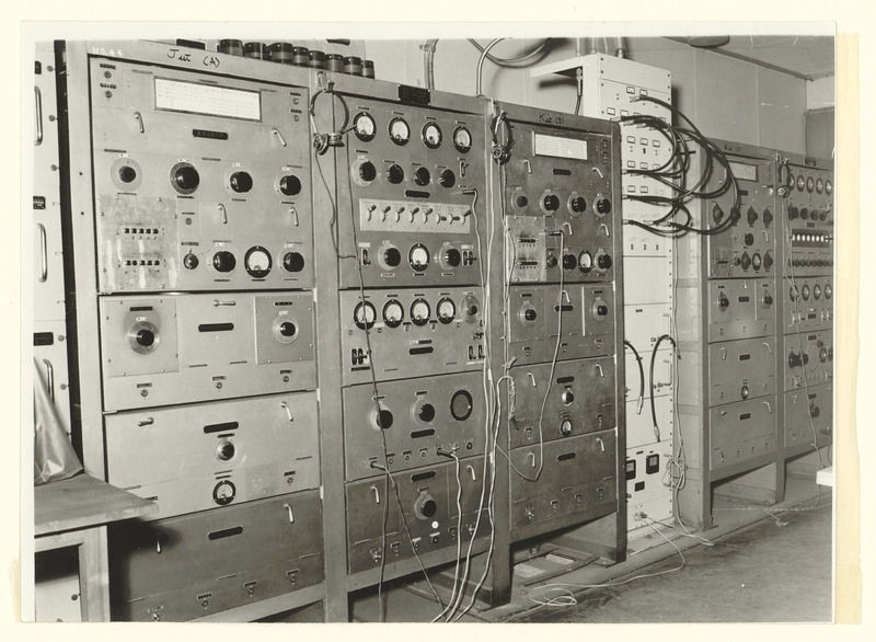 Observatoire de Tokyo [Japon]. Récepteurs des signaux horaires. (titre forgé)