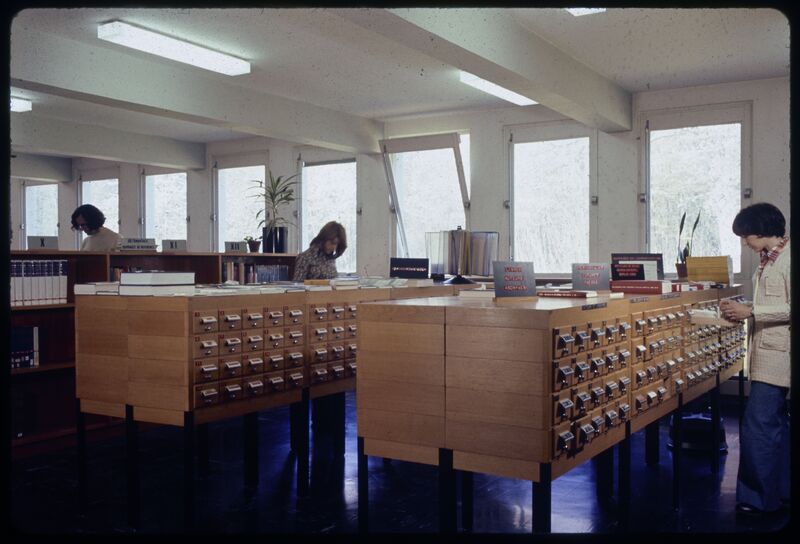 Salle de lecture -Bibliothèque de l'Observatoire de Meudon (titre forgé)