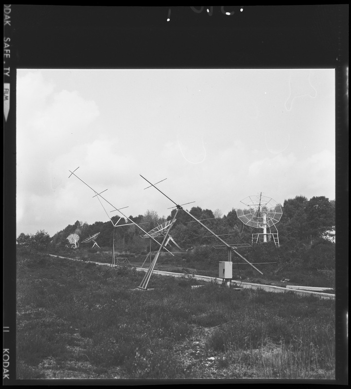 Les antennes de l'expérience stéréo - Station de radioastronomie de Nançay (titre forgé)