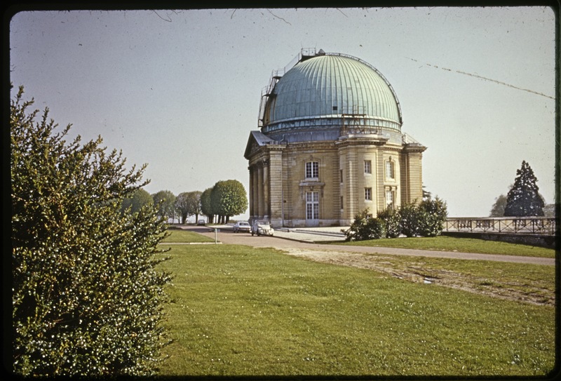 La grande coupole et le château - Observatoire de Meudon (titre forgé)