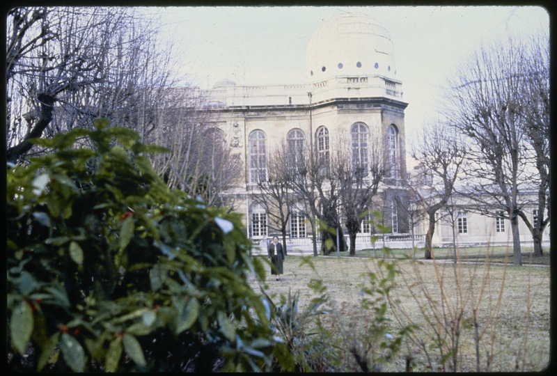 Observatoire de Paris - vue du batiment Perrault et des jardins (titre forgé)