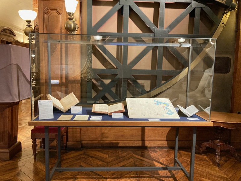 Vitrine est de la Grande Galerie