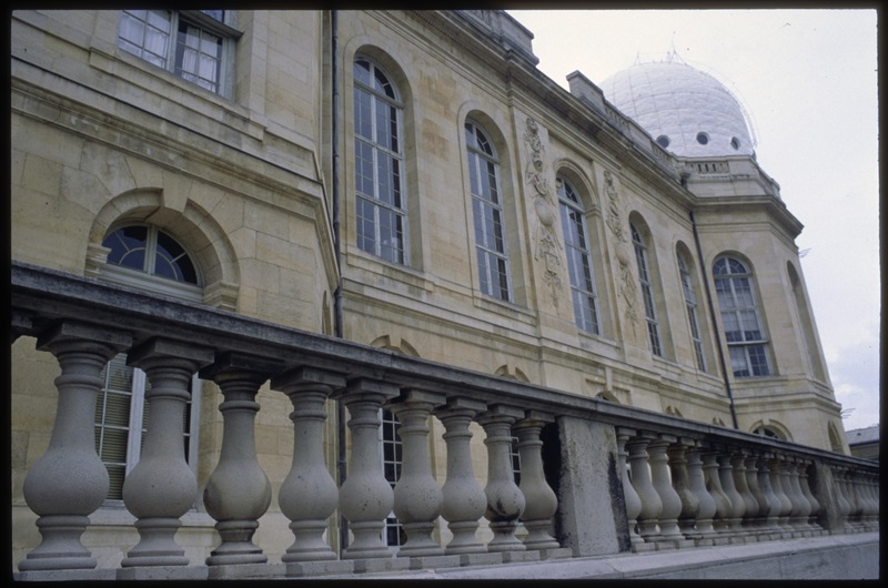 Façade sud du bâtiment Perrault en 1998 - Observatoire de Paris (titre forgé)