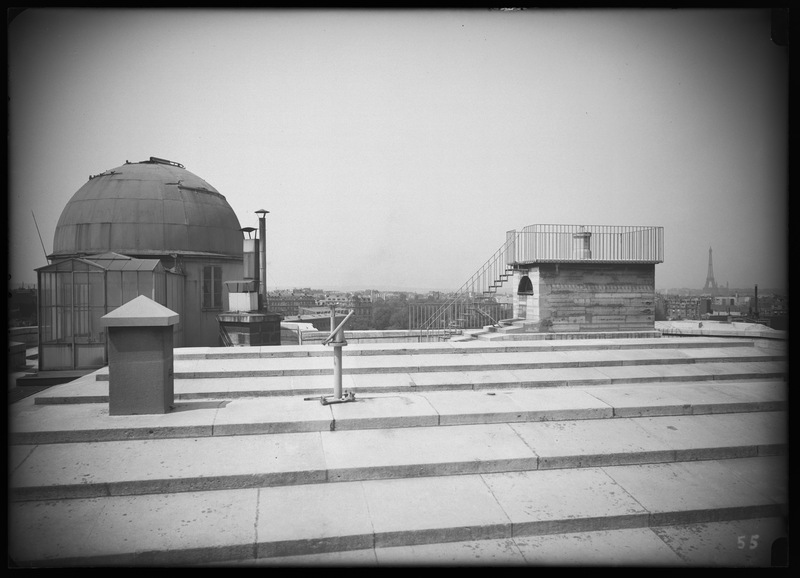 Terrasse supérieure et coupole Ouest, le 19 mai 1934 - Observatoire de Paris (titre forgé)