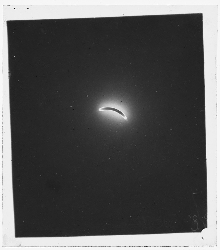 Phases de l’éclipse totale du 30 août 1905 [mission Andoyer]. (titre forgé)