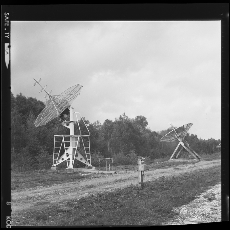 Antennes des réseaux solaires 169 et 408 MHz - Station de Radioastronomie de Nançay