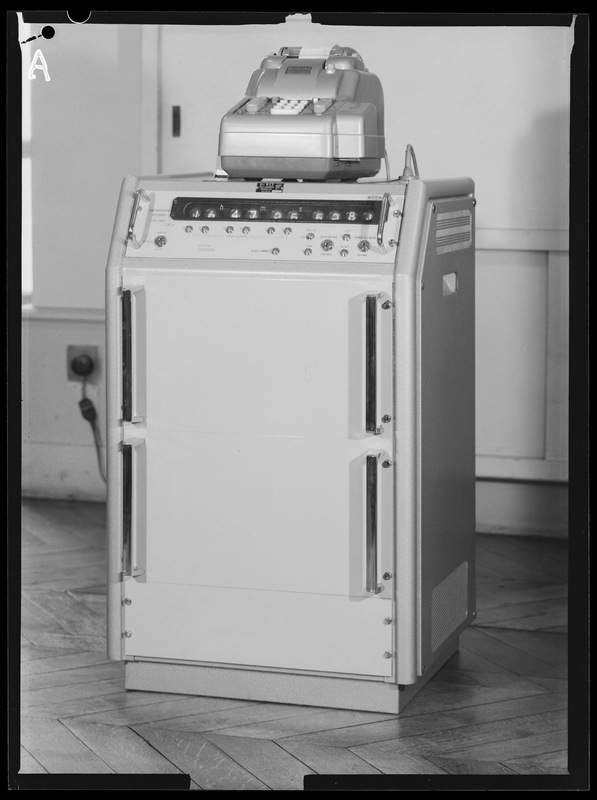 Vue d'ensemble du chronographe imprimant Parcelier - Bureau International de l'Heure de l'Observatoire de Paris (titre forgé)