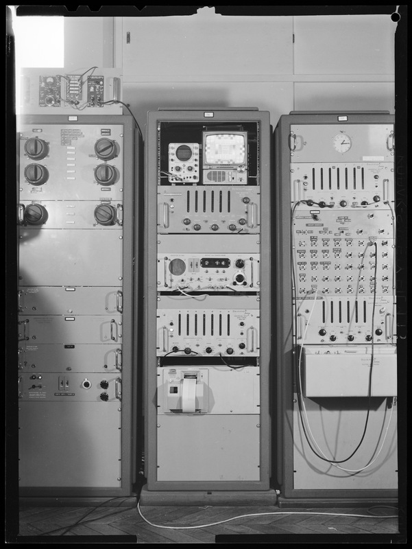 Ensemble de comparaison par T.V. (mai 1970) - Laboratoire Parcelier à l'Observatoire de Paris (titre forgé)