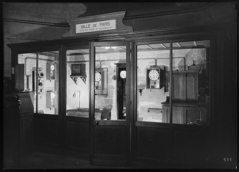 Synchronisation des pendules de la Ville de Paris, têtes des circuits de synchronisation - Bureau International de l'Heure - Observatoire de Paris (titre forgé)