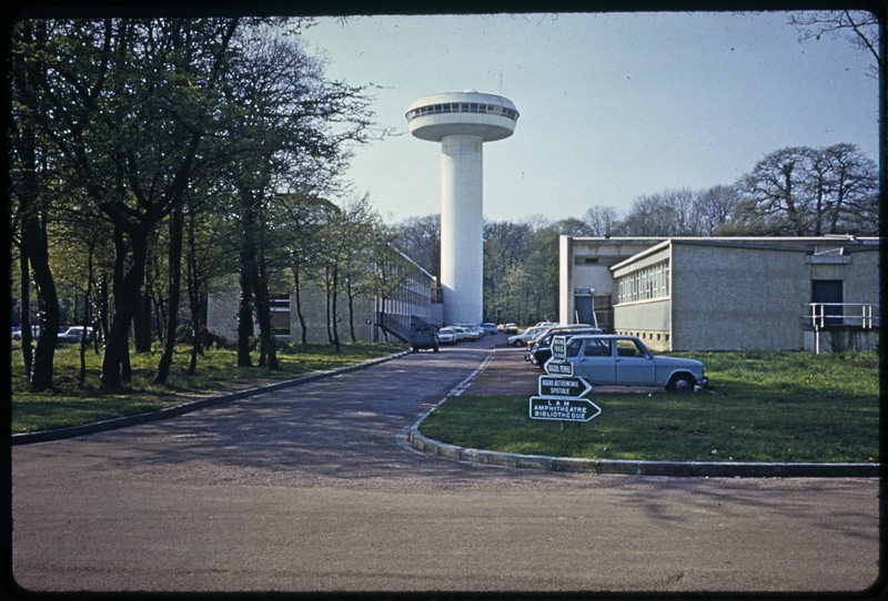 Tour solaire et parking - Observatoire de Meudon (titre forgé)