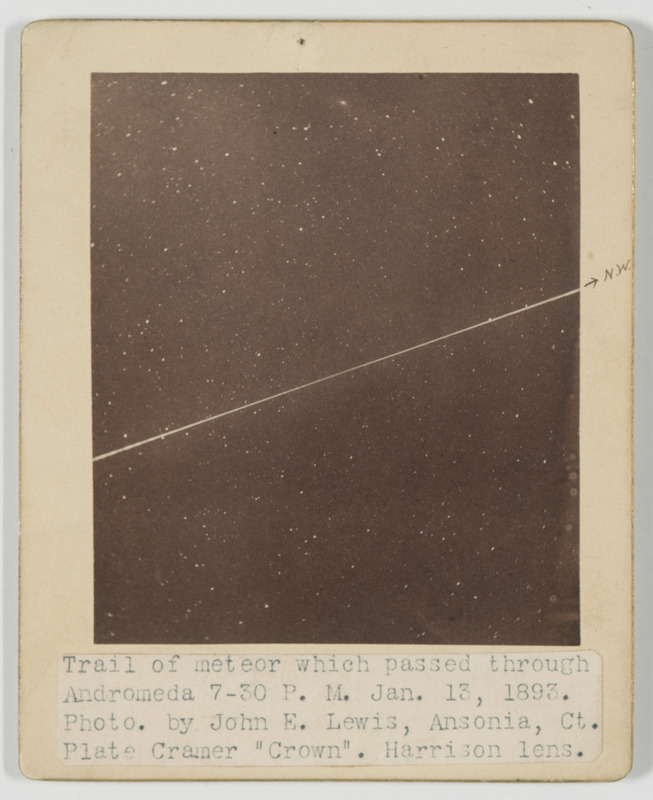 Trail of meteor which passed through Andromeda 7-30 P. M., January 13, 1893. Photo. by John E. Lewis, Ansonia, Ct. Plate Cramer “Crown”. Harrison lens. (titre original)