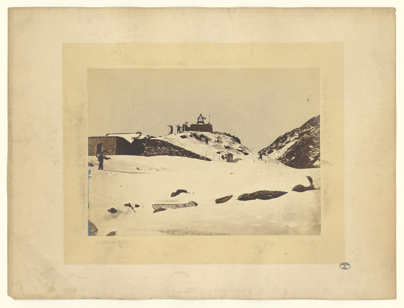 l'Observatoire du Pic du Midi, vue sur le pavillon météorologique ? (titre forgé)