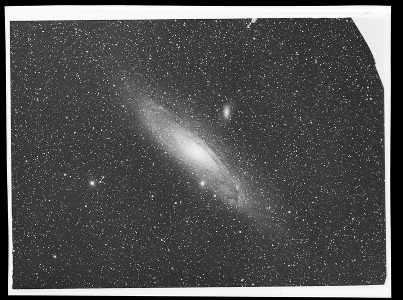 Messier 31 - Nébuleuse Andromède - Cliché J.Texereau - Télescope Schmidt de 30cm - Observatoire de Haute-Provence (titre forgé)