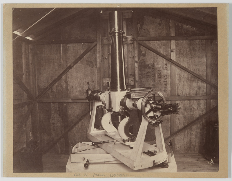 Observatoire du Cap. Zenith telescope in process of reversion (titre original)