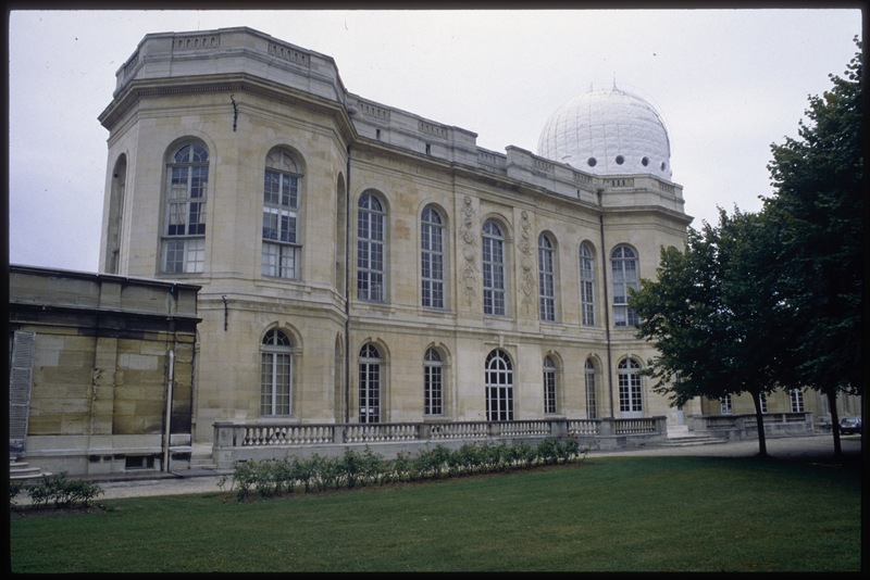 Façade sud du bâtiment Perrault en 1998 - Observatoire de Paris (titre forgé)