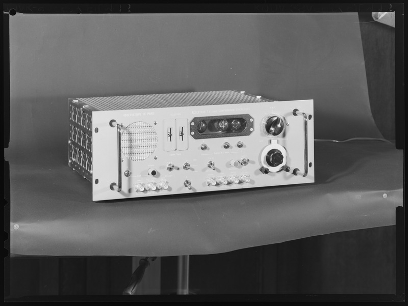 Récepteur T.V. pour comparateur d'horloges - Laboratoire Parcelier à l'Observatoire de Paris (mai 1970) (titre forgé)