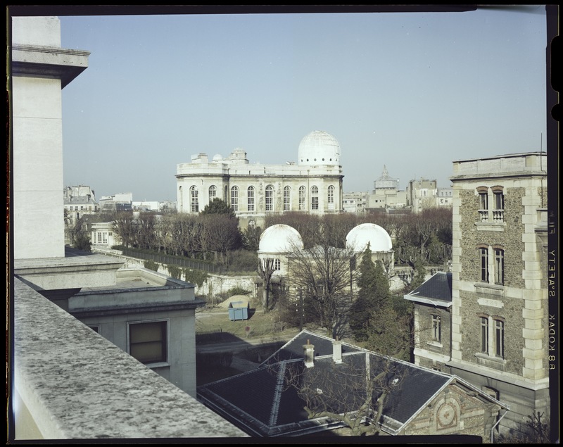 L'Observatoire de Paris vu de l'Institut d'Astrophysique de Paris (titre forgé)