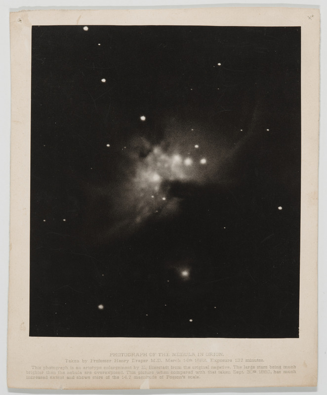 Photograph of the Nebula in Orion, taken by Professor Henry Draper, M.D., March 14th, 1882. Exposure 137 minutes (titre original)