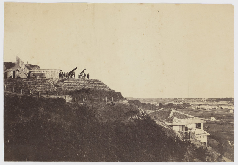 Instruments de Janssen en station à Kobé, Japon, en 1874 (titre forgé)