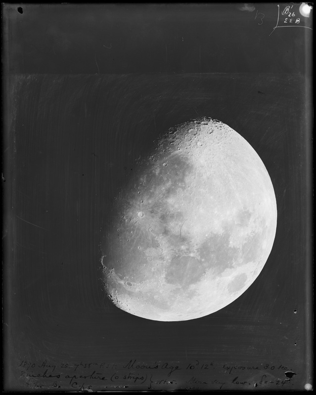 Photographie de la lune obtenue le 25 août 1890 à l’aide de l’objectif de 82,5 cm de l’observatoire de Lick (titre forgé)