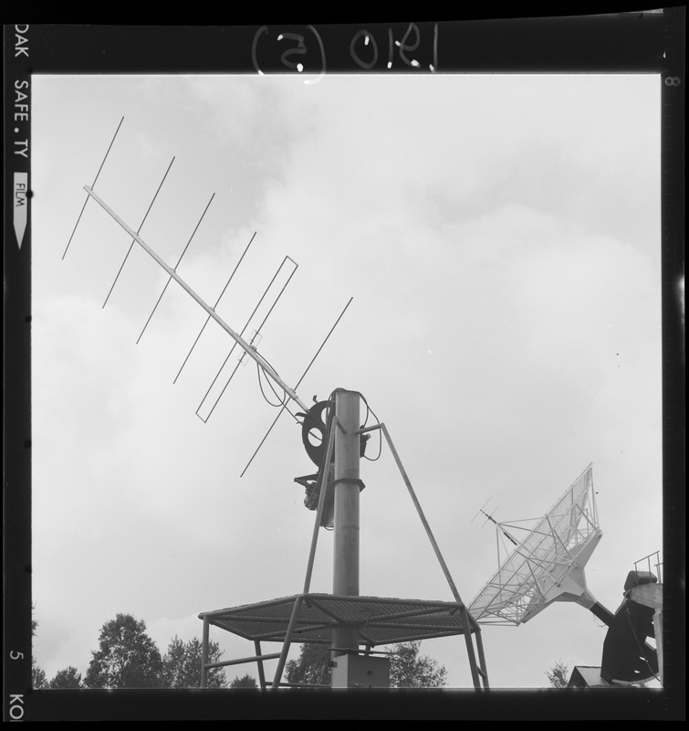 Antenne de l'expérience STEREO - Station de Radioastronomie de Nançay (titre forgé)