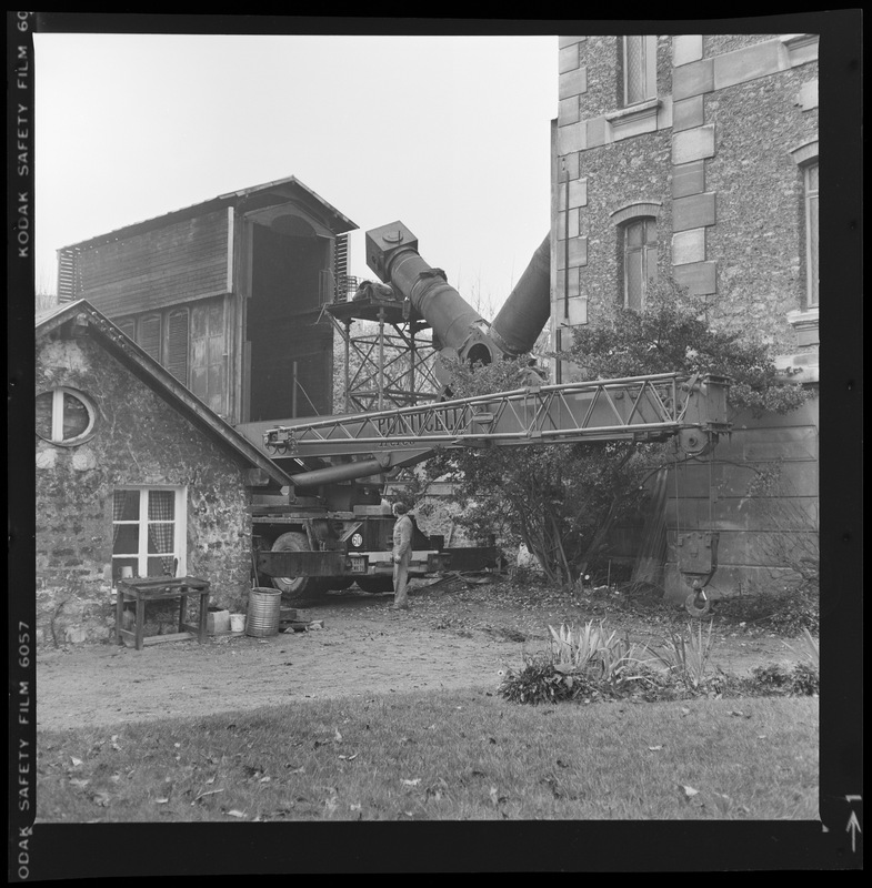 Démontage du Grand Équatorial Coudé de l'Observatoire de Paris en vue de son transfert au Musée de la Villette (novembre 1981) (titre forgé) / [12 images]