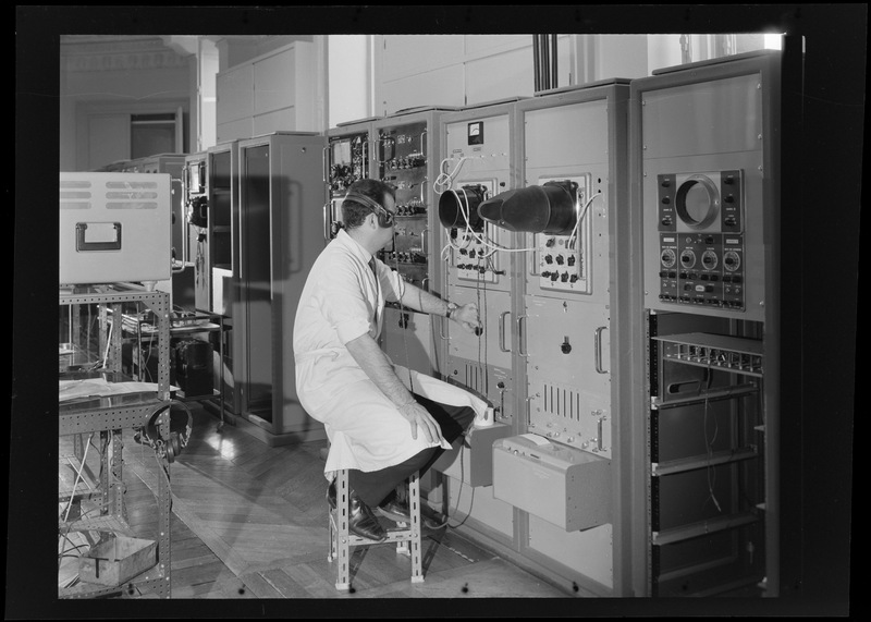 Poste d'enregistrement des signaux horaires - Bureau International de l'Heure de l'Observatoire de Paris (titre forgé) / [2 images]