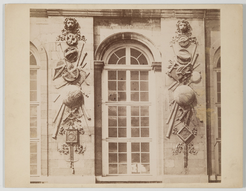 Observatoire de Paris : bas-reliefs de la façade sud par Temporiti (titre original)