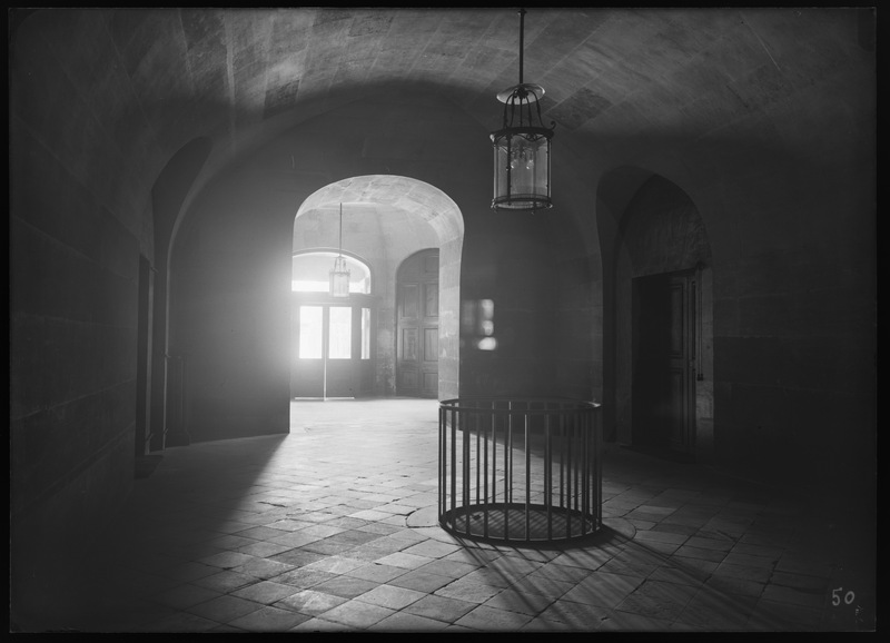 Le vestibule d'entrée, le 16 mai 1934 - Observatoire de Paris (titre forgé)