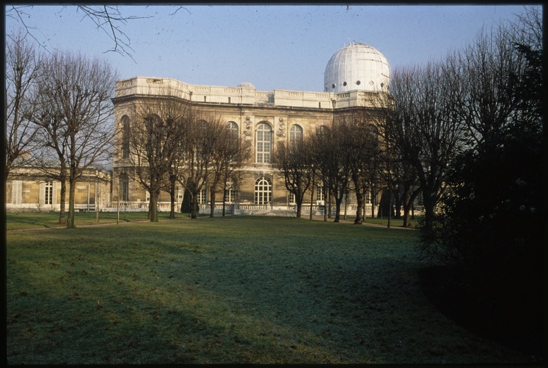 Vue des jardins et du Batiment Perrault, Observatoire de Paris (titre forgé) / [2 images]