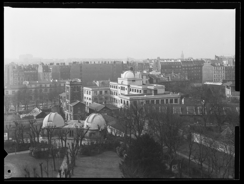 Institut d'Astrophysique de Paris. Vue prise de la terrasse supérieure de l'Observatoire de Paris (titre forgé)