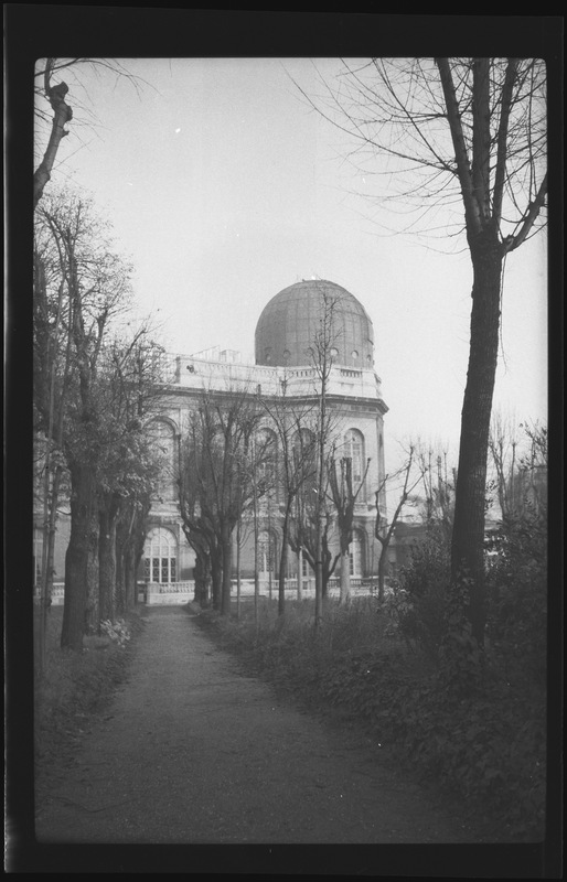 L’Observatoire de Paris vu des jardins (titre forgé)