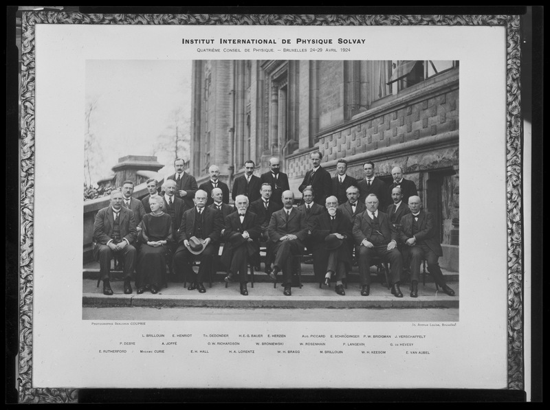 Photographie de groupe - Institut International de Physique Solvay (Bruxelles, Avril 1924) (titre forgé)