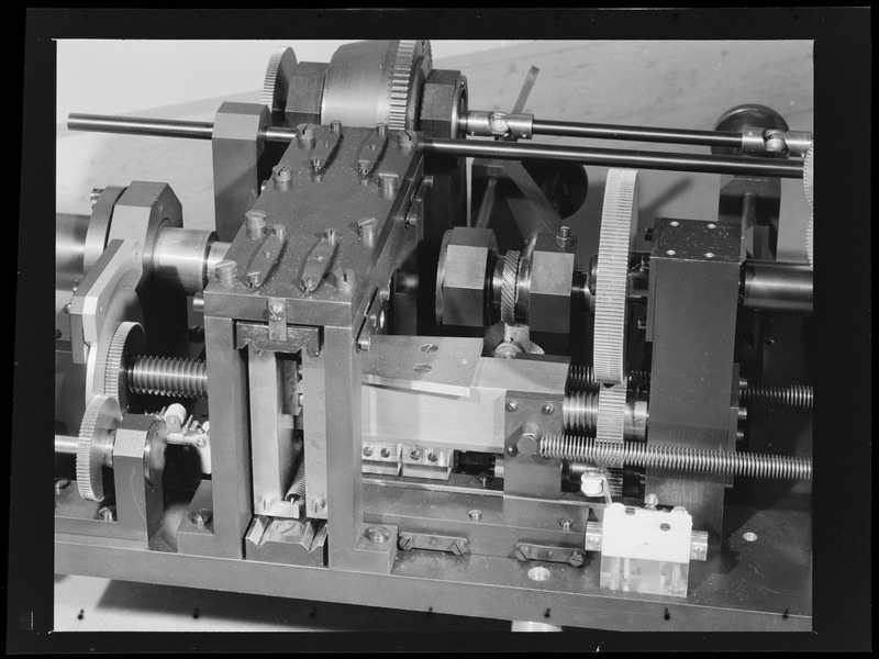 Micromètre impersonnel de l'instrument des passages Danjon. Observatoire de Paris (titre forgé) / [6 images]