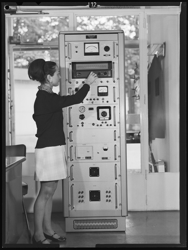 Racq d'alimentation et de mesures de la caméra électronique - Laboratoire de Physique Astronomique de l'Observatoire de Paris (titre forgé) / [2 images]