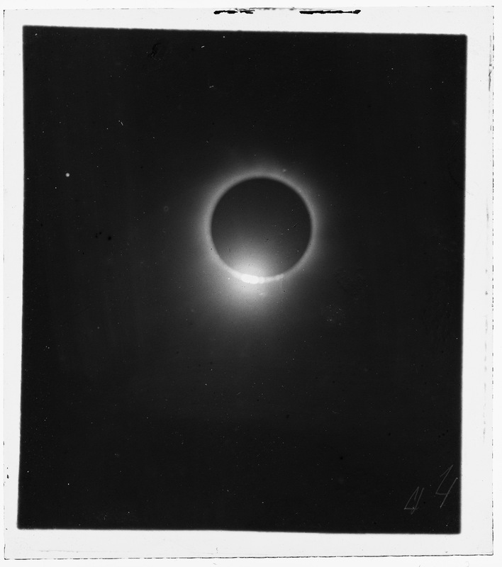 Phases de l’éclipse totale du 30 août 1905 [mission Andoyer]. (titre forgé)