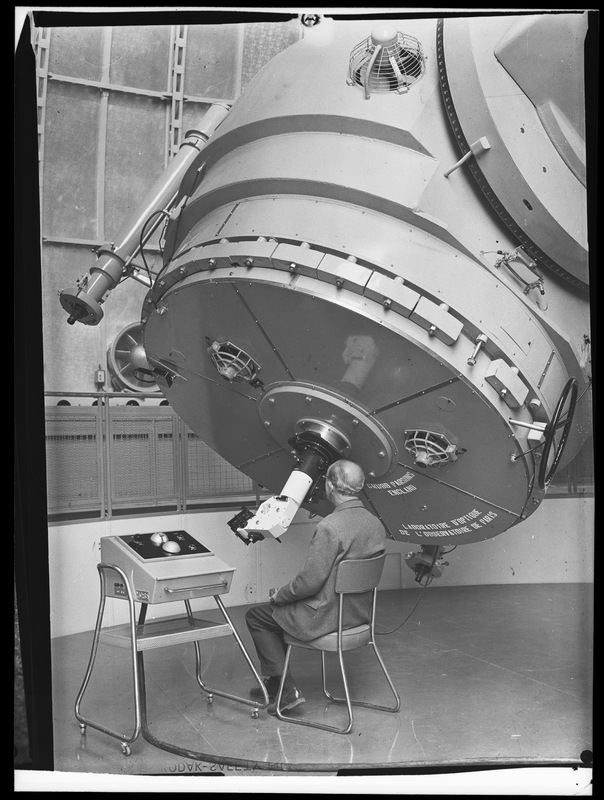 Télescope de 193cm de l'Observatoire de Haute-Provence (titre forgé)