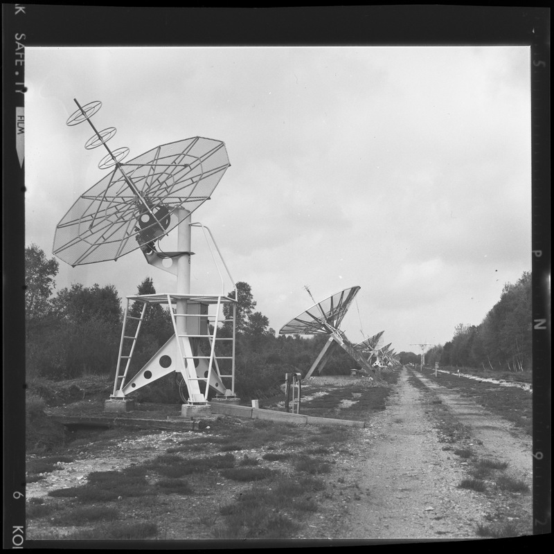 Antennes des réseaux solaires 169 et 408 MHz - Station de Radioastronomie de Nançay (titre forgé)