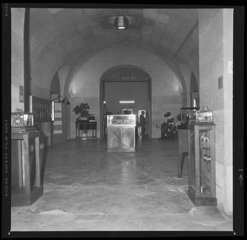 Exposition du Cinquantenaire de l'Horloge Parlante de l'Observatoire de Paris (Avril 1983) (titre forgé) / [17 images]