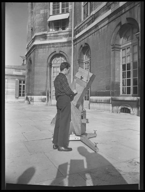 Essai sur la terrasse sud de l'Observatoire de Paris, du télescope de prospection pour l'Observatoire Européen en Afrique du Sud (titre forgé)