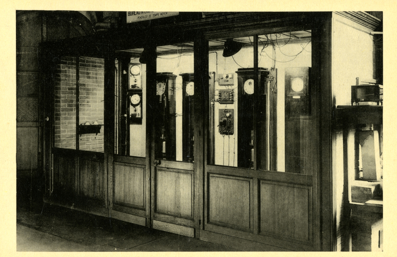 Observatoire de Paris : salle des pendules. Pendules de temps moyen. (titre original)