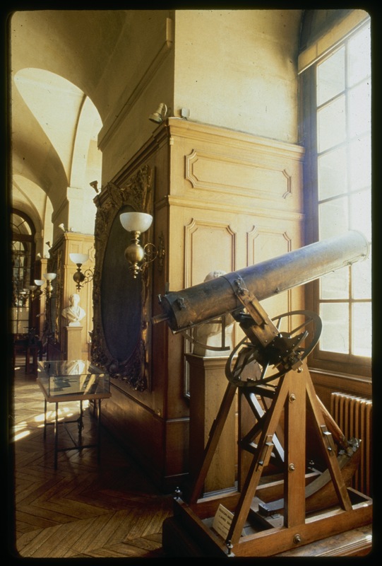 Observatoire de Paris, batiment Perrault - Grande Galerie (Musée) - téléscope de J. Short (titre forgé)