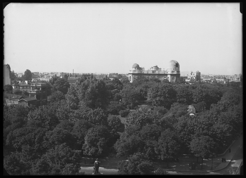 Vue générale des batiments et du parc de l'Observatoire de Paris depuis le 8e étage du 79, rue du Faubourg St Jacques, le 28 juin 1935 (titre forgé)