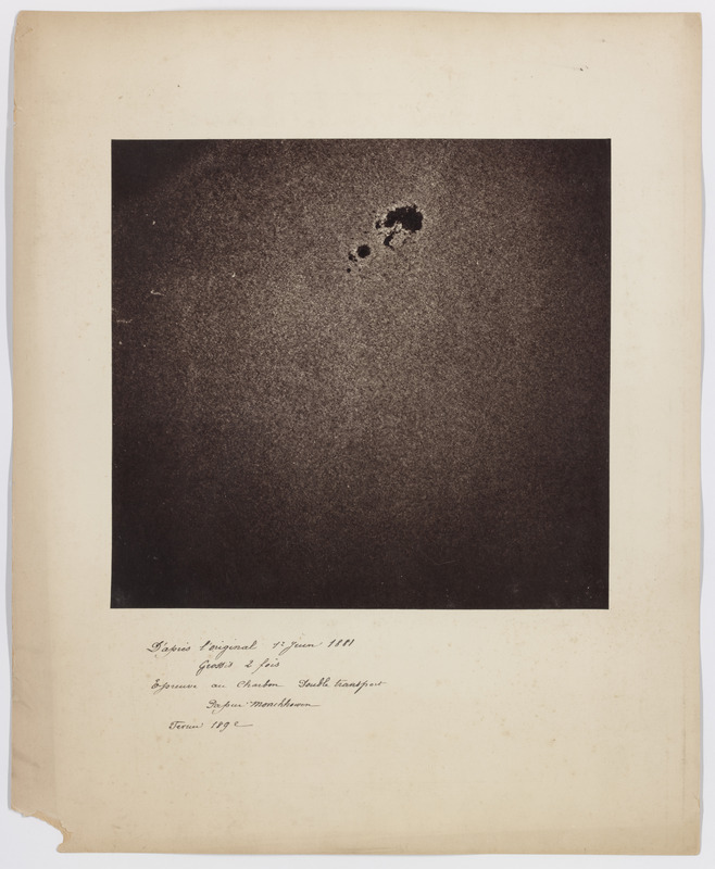 Granulation et taches solaires (titre forgé), D’après l’original 1er juin 1881, grossissement 2 fois, épreuve au charbon double transport papier Monkhoven, Février 1892 (titre original)