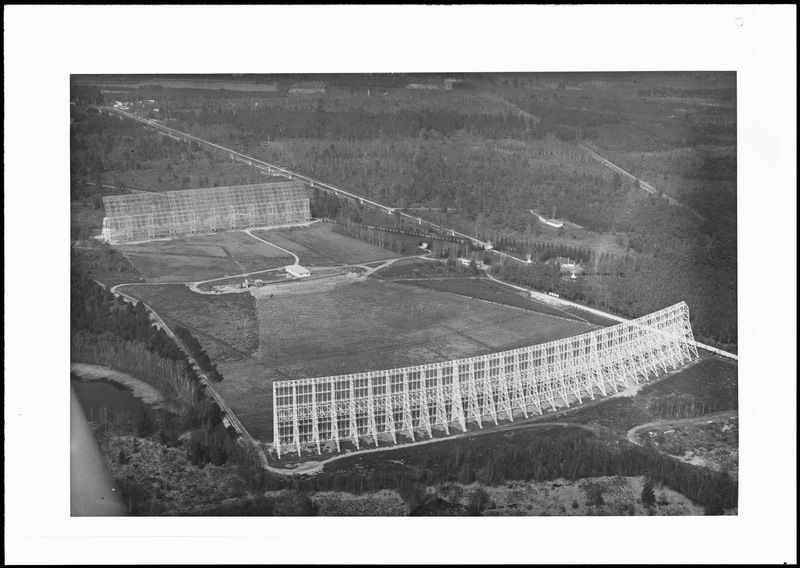 Le grand radiotélescope de la station de Nançay - Station de radioastronomie de Nançay (titre forgé)