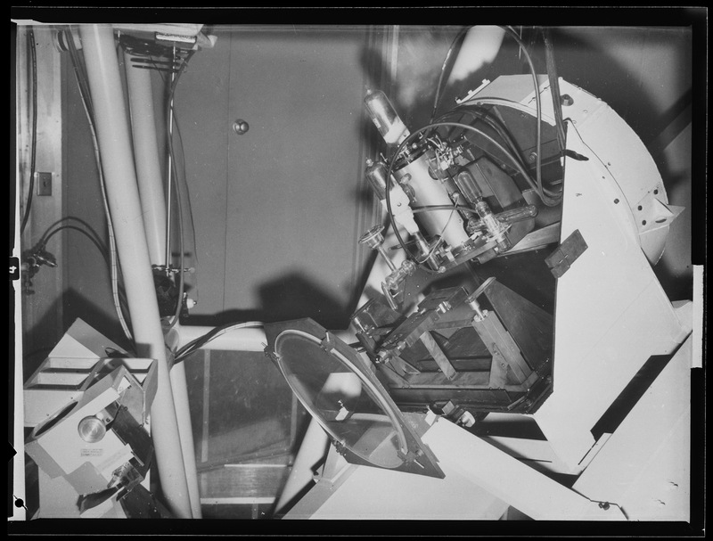 Installation de la caméra électronique au télescope de 3m de l'Observatoire Lick, spectrographe - Observatoire Lick (titre forgé)