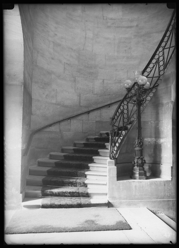 Rez-de-chaussée du grand escalier, le 14 mai 1934 - Observatoire de Paris (titre forgé)