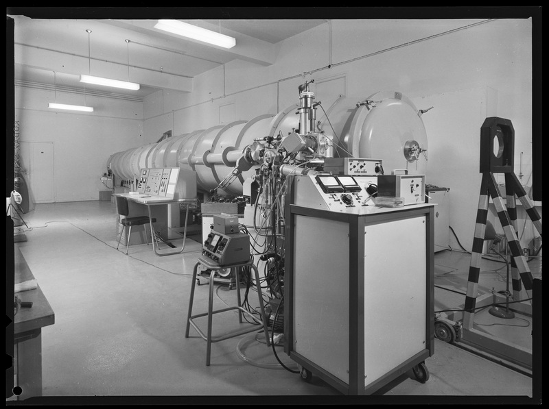 Spectrographe sous-vide de 10m pour l'ultraviolet : ensemble - Laboratoire d'interactions moléculaires et des hautes pressions de Bellevue - Département d'Astrophysique Fondamentale (DAPHE) - Observatoire de Meudon (titre forgé)