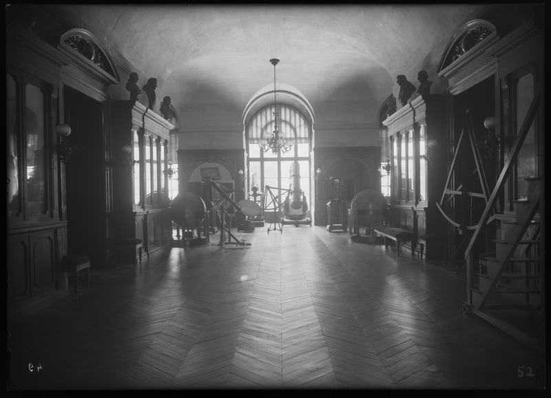 Le musée (grande galerie), le 18 mai 1934 - Observatoire de Paris (titre forgé)